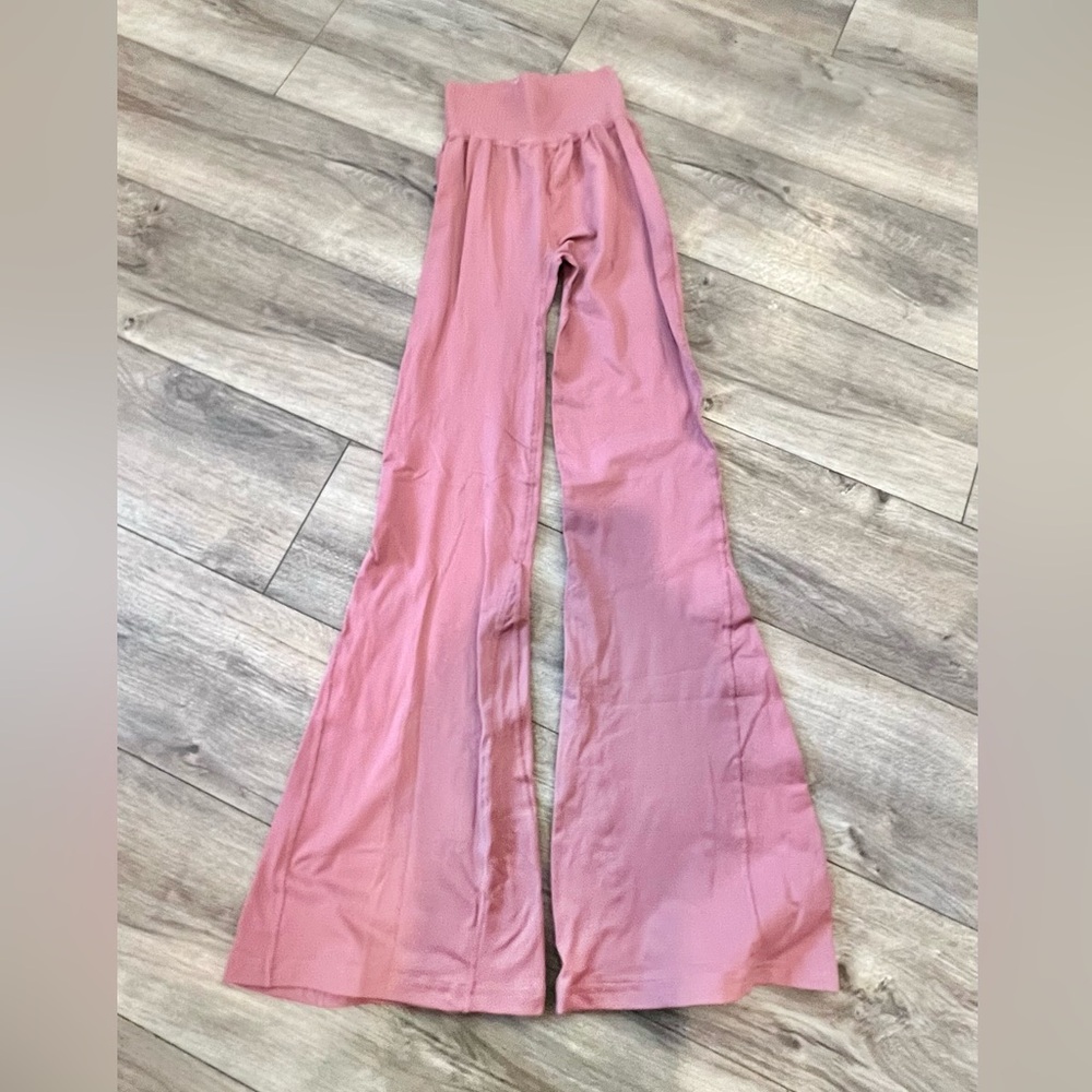 Free People Movement Good Karma Flare Leggings Mauve XS/S NWOT - Picture 2 of 5